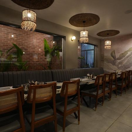 Hotel Swathi Хоспет Екстериор снимка