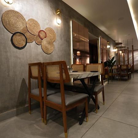 Hotel Swathi Хоспет Екстериор снимка