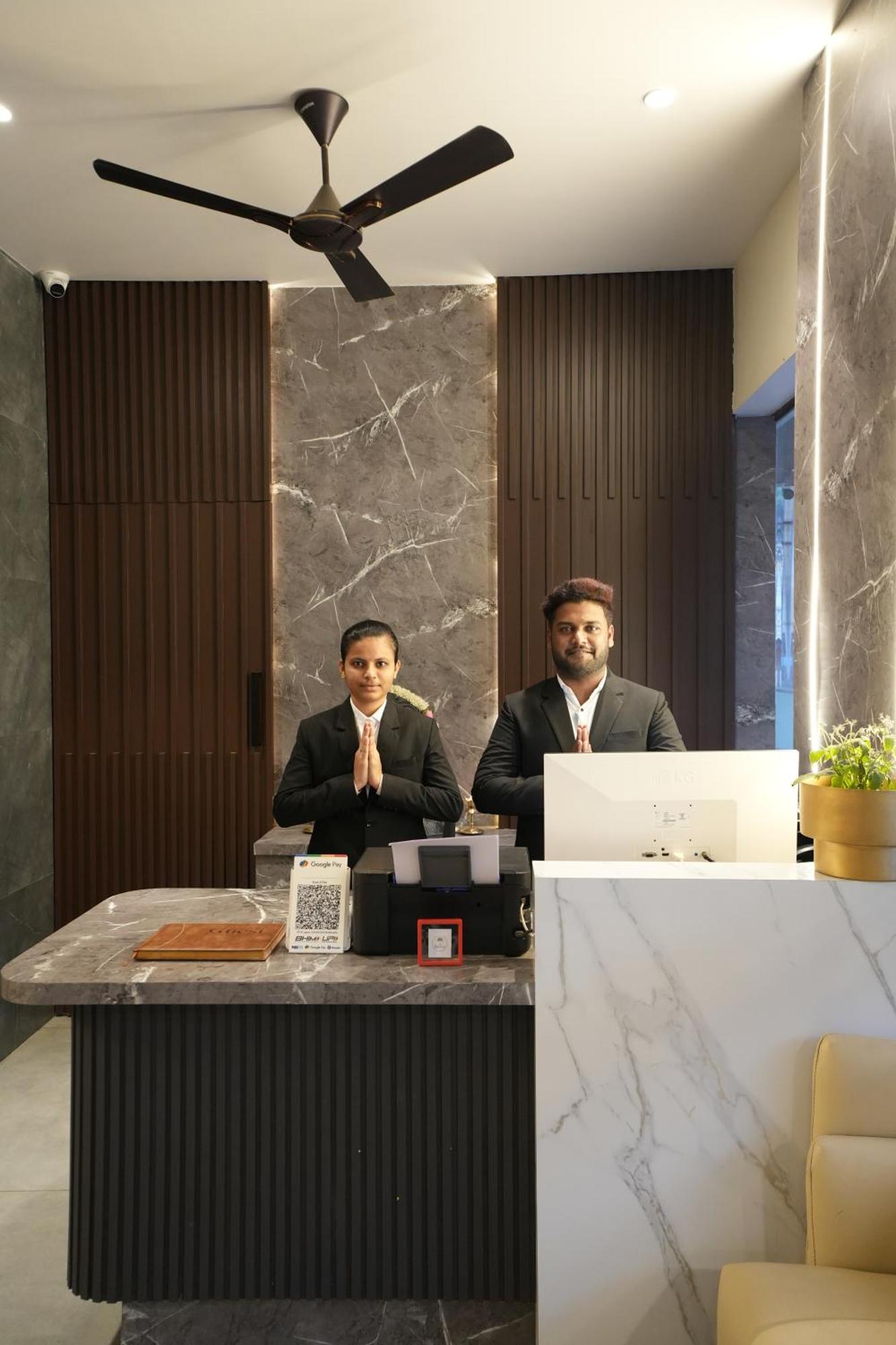 Hotel Swathi Хоспет Екстериор снимка