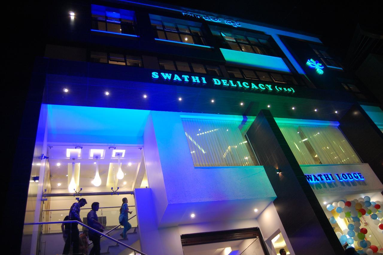 Hotel Swathi Хоспет Екстериор снимка