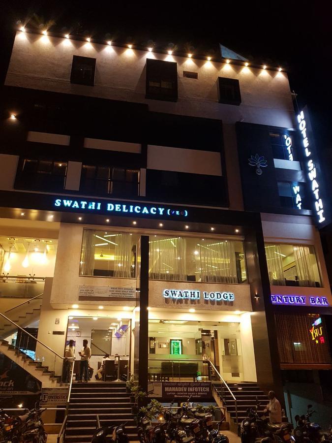 Hotel Swathi Хоспет Екстериор снимка