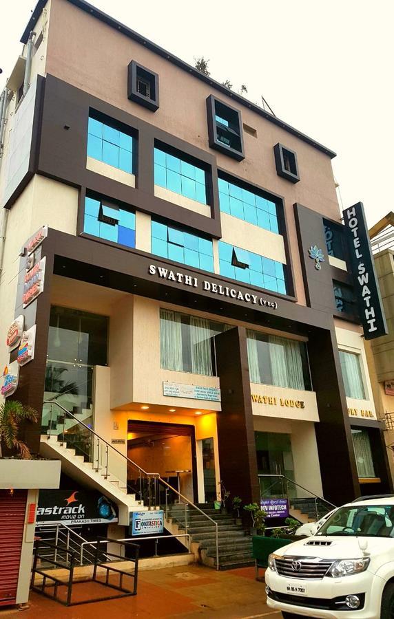 Hotel Swathi Хоспет Екстериор снимка