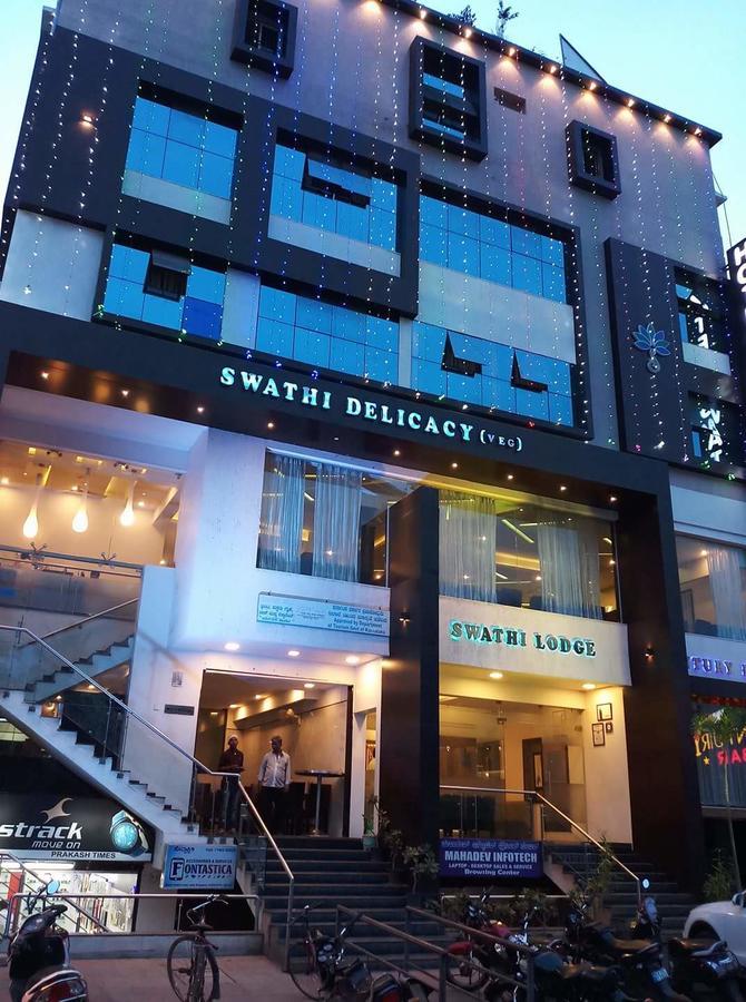Hotel Swathi Хоспет Екстериор снимка
