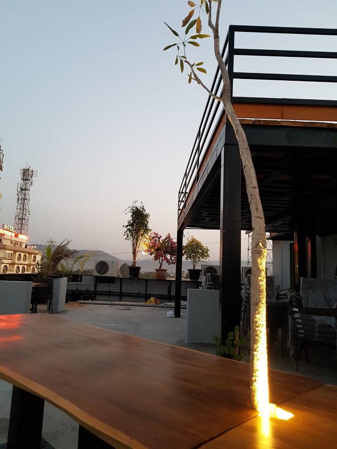 Hotel Swathi Хоспет Екстериор снимка